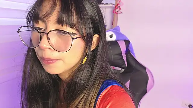 Snapshot of Yommi_Winx chatting on 11.13.25 Yommi Winx online show from 11.13.25