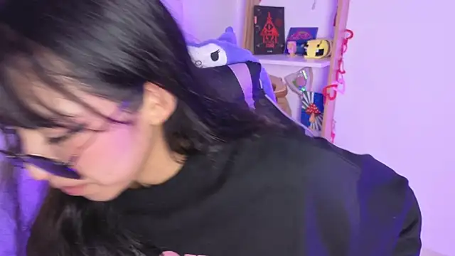 Snapshot of Yommi_Winx chatting on 11.16.25 Yommi Winx online show from 11.16.25