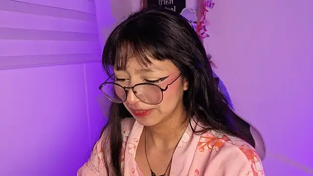 Snapshot of Yommi_Winx chatting on 12.04.25 Yommi Winx online show from 12.04.25