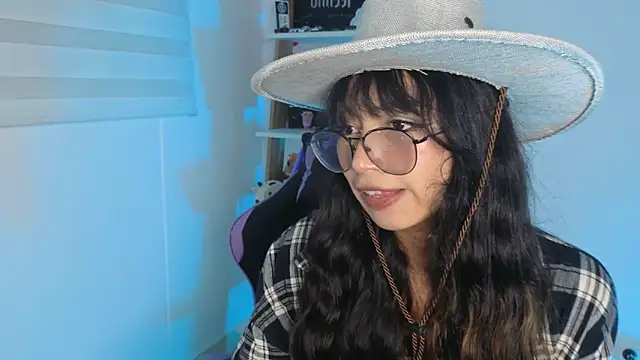 Snapshot of Yommi_Winx chatting on 01.16.26 Yommi Winx online show from 01.16.26