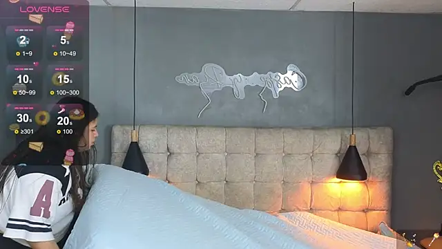 Laia and Aloby online show from 12.20.25