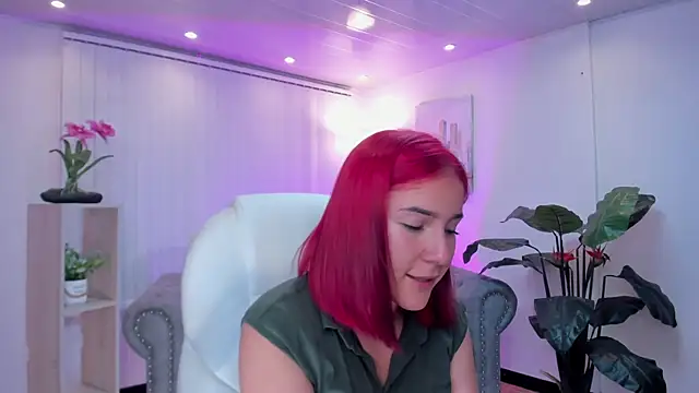 kendaall jenner  online show from 02.13.25