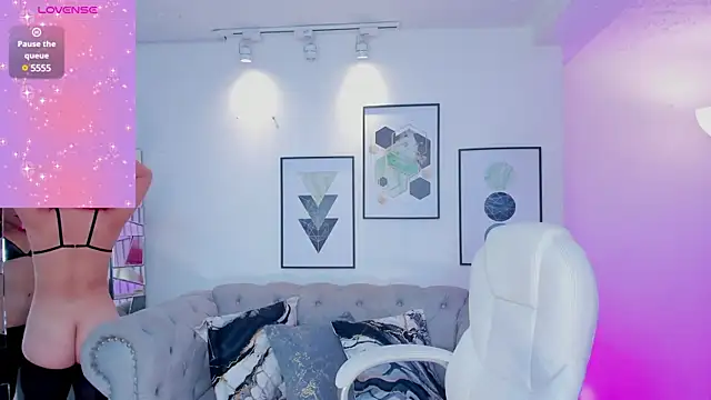 kendaall jenner  online show from 03.16.25