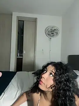 Snapshot of G_Poseidon_y_Cloe chatting on 01.05.25 G Poseidon y Cloe online show from 01.05.25