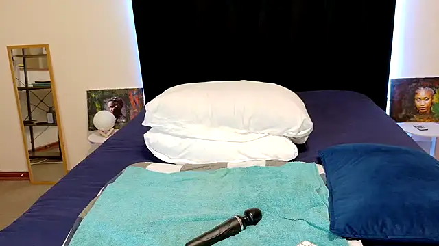 chloechrome online show from 03.12.26