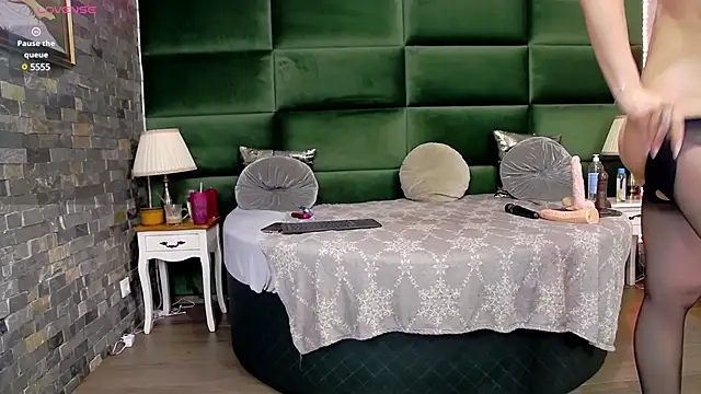 Snapshot of SelenSummer chatting on 03.15.25 SelenSummer online show from 03.15.25