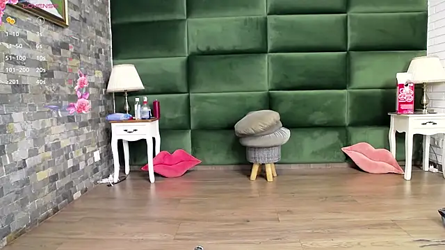 Snapshot of SelenSummer chatting on 09.09.25 SelenSummer online show from 09.09.25