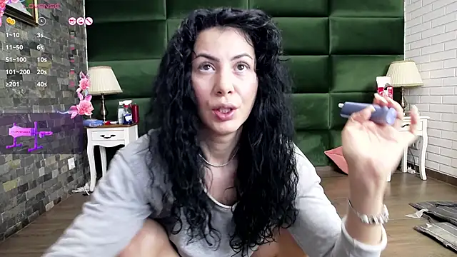 Snapshot of SelenSummer chatting on 09.10.25 SelenSummer online show from 09.10.25