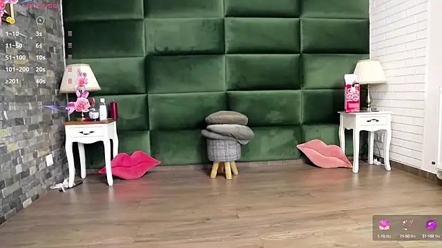 Snapshot of SelenSummer chatting on 09.13.25 SelenSummer online show from 09.13.25