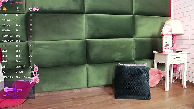 Snapshot of SelenSummer chatting on 09.25.25 SelenSummer online show from 09.25.25