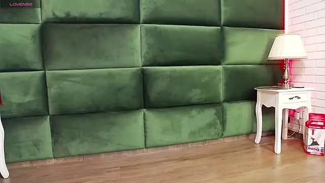 Snapshot of SelenSummer chatting on 09.27.25 SelenSummer online show from 09.27.25