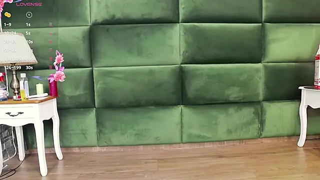 Snapshot of SelenSummer chatting on 10.08.25 SelenSummer online show from 10.08.25