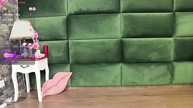 Snapshot of SelenSummer chatting on 10.09.25 SelenSummer online show from 10.09.25