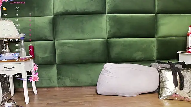 Snapshot of SelenSummer chatting on 10.24.25 SelenSummer online show from 10.24.25