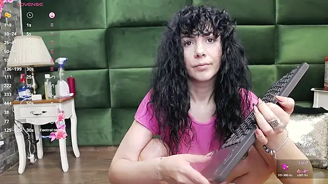 Snapshot of SelenSummer chatting on 10.27.25 SelenSummer online show from 10.27.25