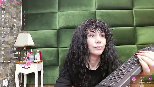 Snapshot of SelenSummer chatting on 11.13.25 SelenSummer online show from 11.13.25