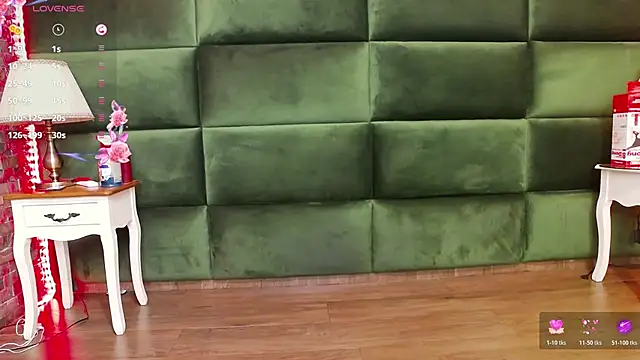 Snapshot of SelenSummer chatting on 11.24.25 SelenSummer online show from 11.24.25