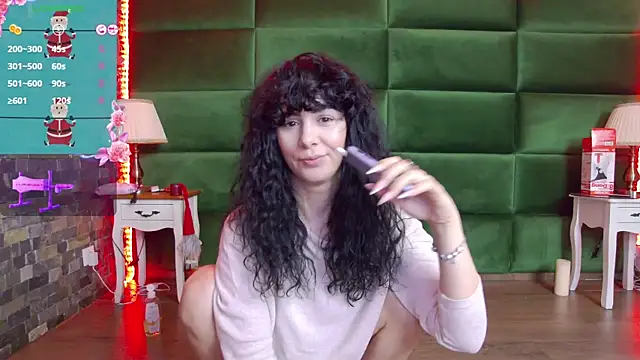 Snapshot of SelenSummer chatting on 12.15.25 SelenSummer online show from 12.15.25