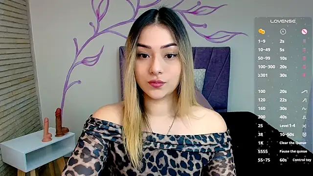 Snapshot of DahliaMoore chatting on 12.08.24 DahliaMoore online show from 12.08.24