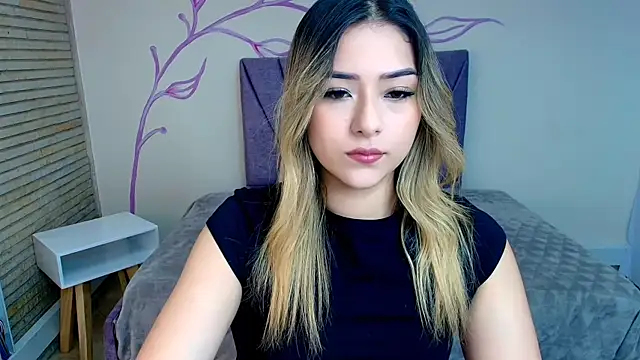 Snapshot of DahliaMoore chatting on 12.13.24 DahliaMoore online show from 12.13.24