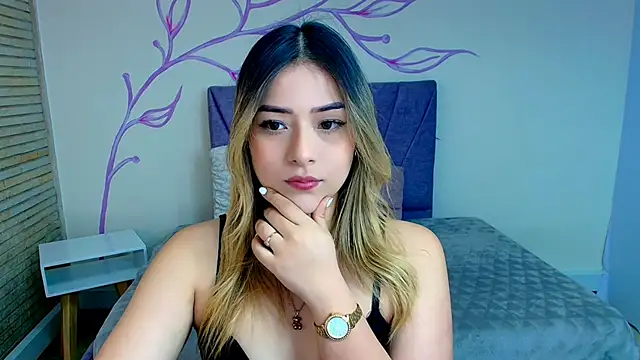 Snapshot of DahliaMoore chatting on 12.17.24 DahliaMoore online show from 12.17.24