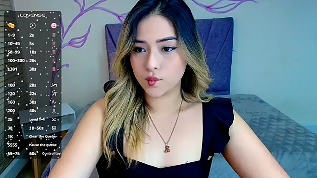 Snapshot of DahliaMoore chatting on 12.18.24 DahliaMoore online show from 12.18.24