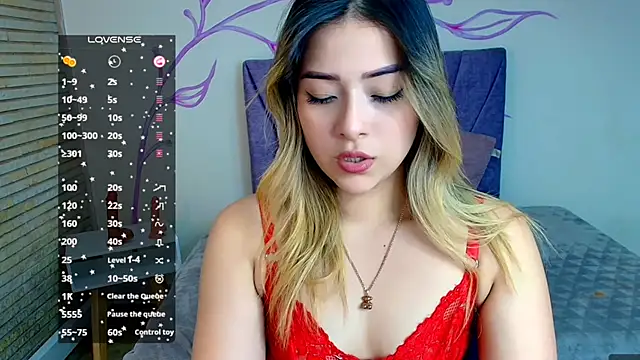 Snapshot of DahliaMoore chatting on 12.19.24 DahliaMoore online show from 12.19.24