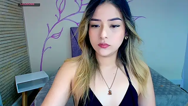 Snapshot of DahliaMoore chatting on 12.20.24 DahliaMoore online show from 12.20.24