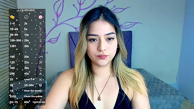 Snapshot of DahliaMoore chatting on 12.20.24 DahliaMoore online show from 12.20.24