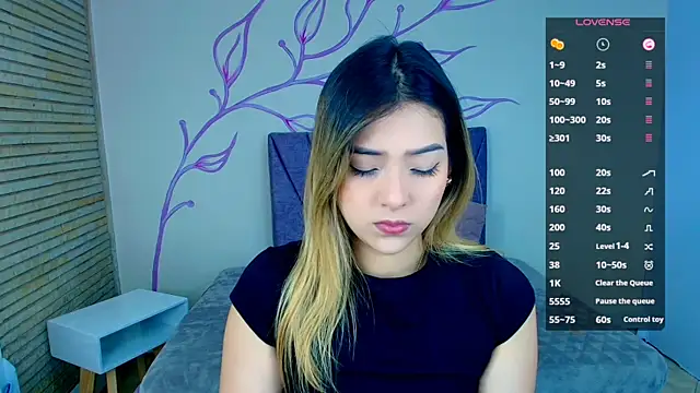 Snapshot of DahliaMoore chatting on 12.21.24 DahliaMoore online show from 12.21.24