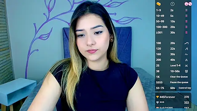 Snapshot of DahliaMoore chatting on 12.21.24 DahliaMoore online show from 12.21.24