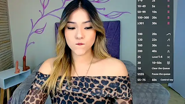 Snapshot of DahliaMoore chatting on 12.22.24 DahliaMoore online show from 12.22.24