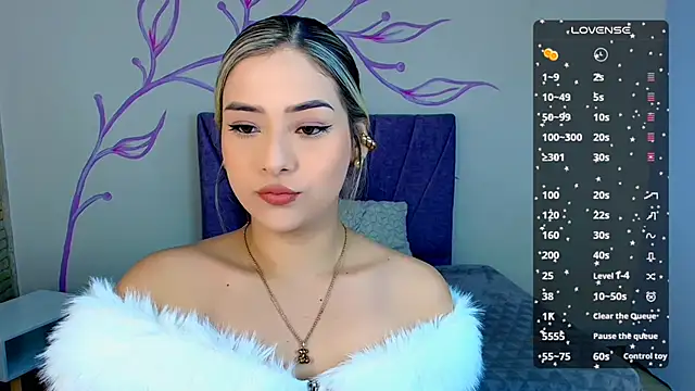 Snapshot of DahliaMoore chatting on 12.27.24 DahliaMoore online show from 12.27.24