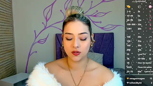 Snapshot of DahliaMoore chatting on 12.27.24 DahliaMoore online show from 12.27.24