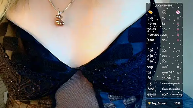 Snapshot of DahliaMoore chatting on 01.04.25 DahliaMoore online show from 01.04.25