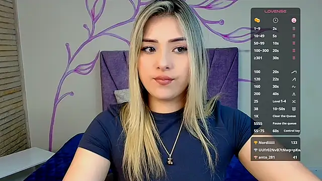 Snapshot of DahliaMoore chatting on 01.14.25 DahliaMoore online show from 01.14.25
