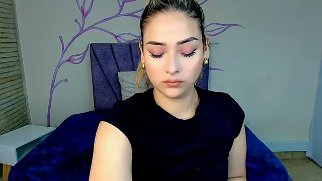 Snapshot of DahliaMoore chatting on 01.17.25 DahliaMoore online show from 01.17.25
