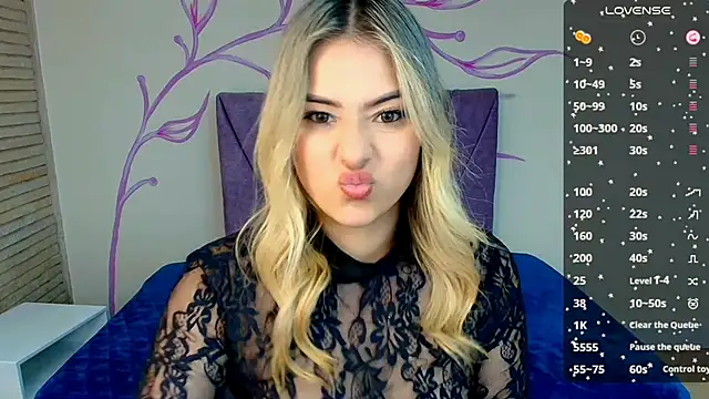 Snapshot of DahliaMoore chatting on 01.25.25 DahliaMoore online show from 01.25.25