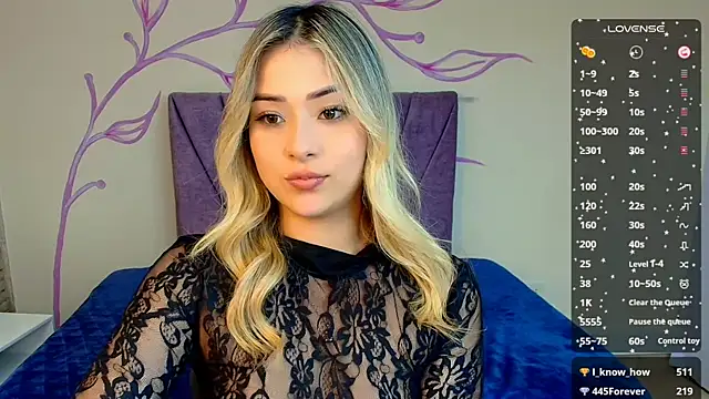 Snapshot of DahliaMoore chatting on 01.25.25 DahliaMoore online show from 01.25.25