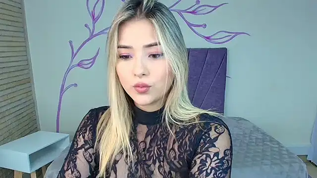 Snapshot of DahliaMoore chatting on 02.04.25 DahliaMoore online show from 02.04.25