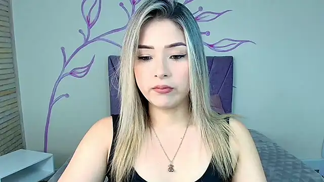 Snapshot of DahliaMoore chatting on 02.05.25 DahliaMoore online show from 02.05.25