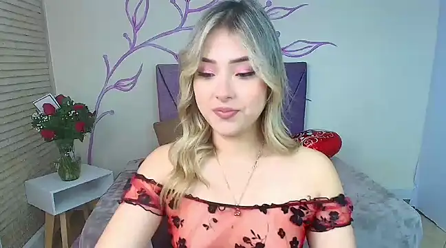 Snapshot of DahliaMoore chatting on 02.14.25 DahliaMoore online show from 02.14.25