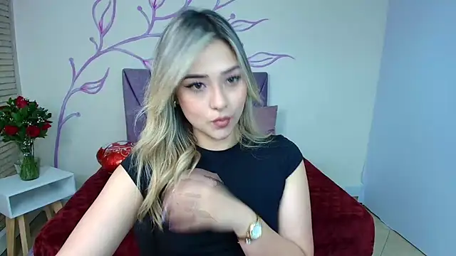 Snapshot of DahliaMoore chatting on 02.18.25 DahliaMoore online show from 02.18.25