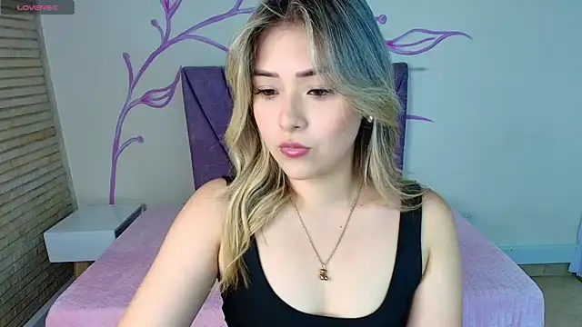 Snapshot of DahliaMoore chatting on 02.27.25 DahliaMoore online show from 02.27.25