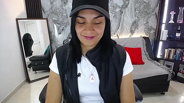 Snapshot of Carlota_milf_30 chatting on 10.19.25 Carlota milf 30 online show from 10.19.25