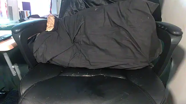 Snapshot of RickStone51 chatting on 09.29.25 RickStone51 online show from 09.29.25