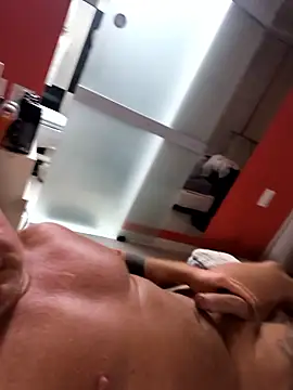 Snapshot of swingr chatting on 01.08.26 swingr online show from 01.08.26