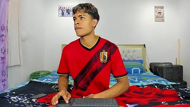 Snapshot of dafnezahiraa_ chatting on 01.04.25 dafnezahiraa  online show from 01.04.25