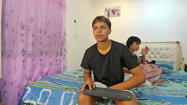 Snapshot of dafnezahiraa_ chatting on 03.19.25 dafnezahiraa  online show from 03.19.25