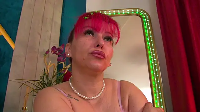 Snapshot of Foxxxy_MILF chatting on 05.07.26 Foxxxy MILF online show from 05.07.26